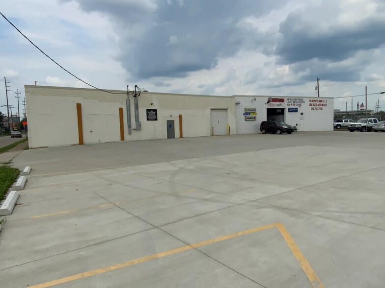 Primary Photo Of 219 Navarre Rd SW, Canton Warehouse For Sale