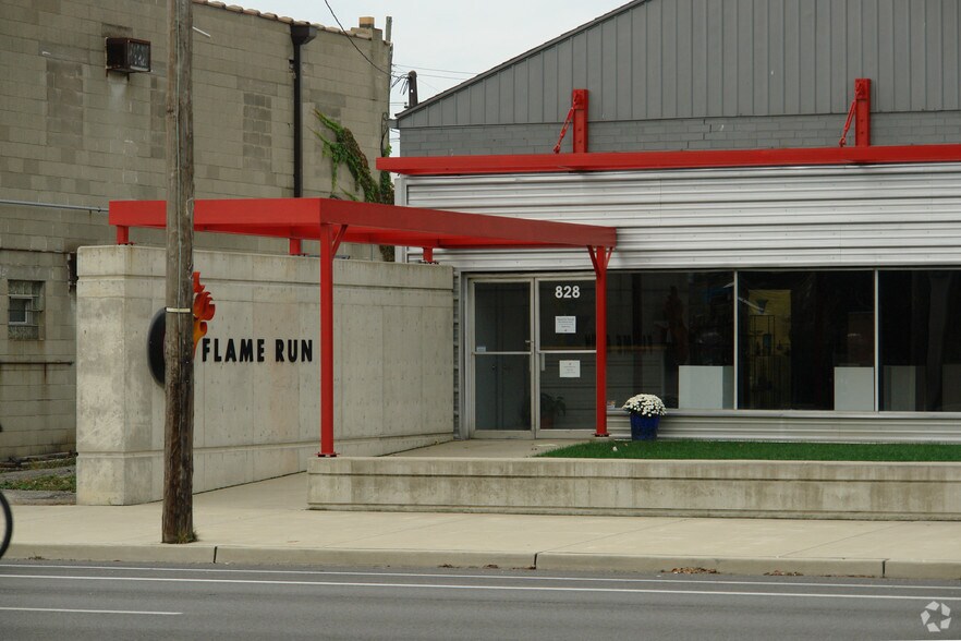 More Photos Of 824-828 E Market St, Louisville Office For Lease