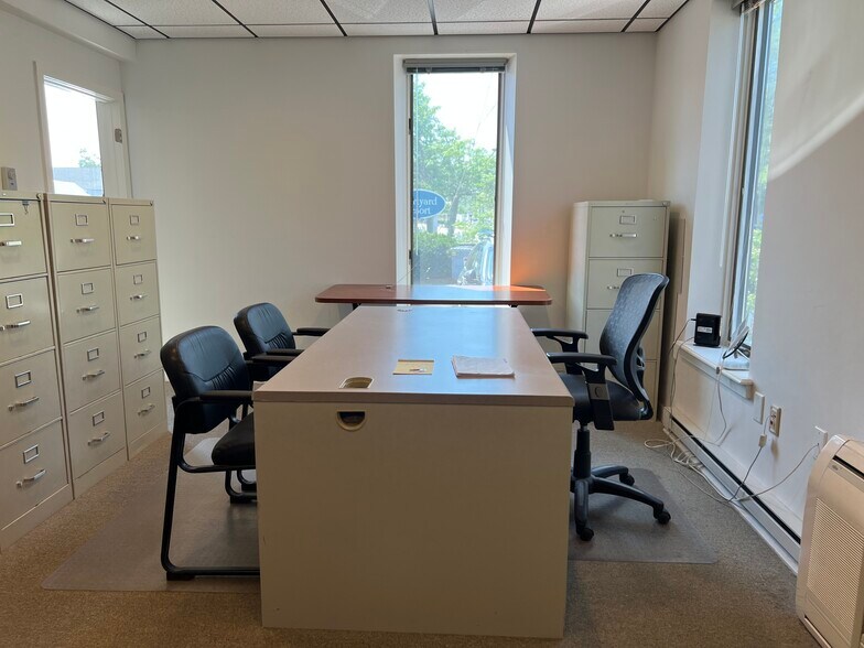 More Photos Of 35 Winter St, Hyannis Office For Lease