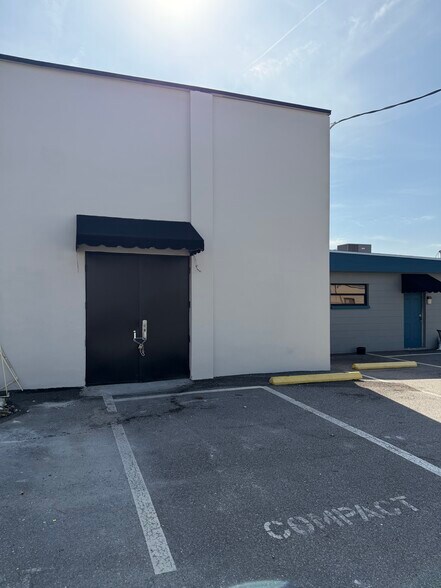 More Photos Of 138 W Robertson St, Brandon Loft Creative Space For Lease