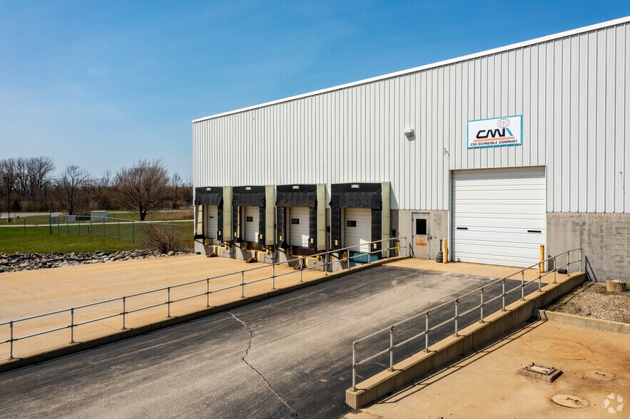 More Photos Of 2220 Veterans Memorial Pky, Saginaw Warehouse For Lease