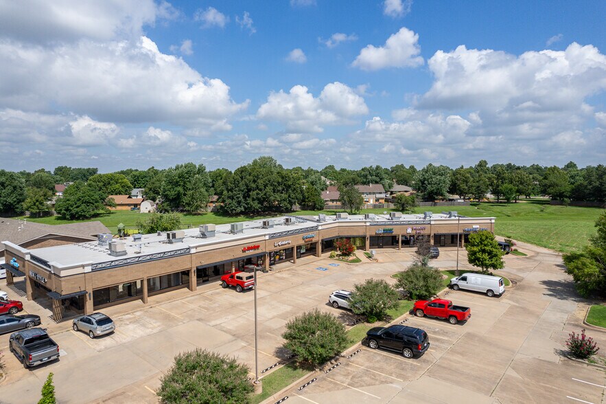 Primary Photo Of 1101-1151 W 15th St, Edmond Unknown For Lease