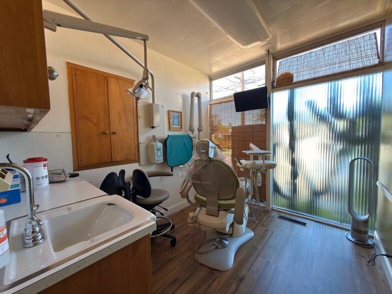 More Photos Of 1126 N Flower St, Santa Ana Medical For Sale