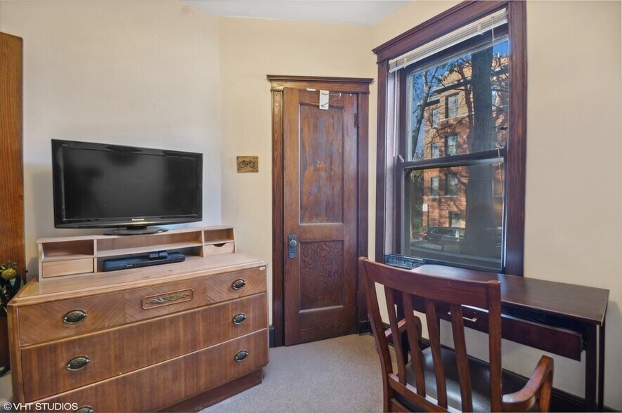 More Photos Of 1351 W Balmoral Ave, Chicago Apartments For Sale
