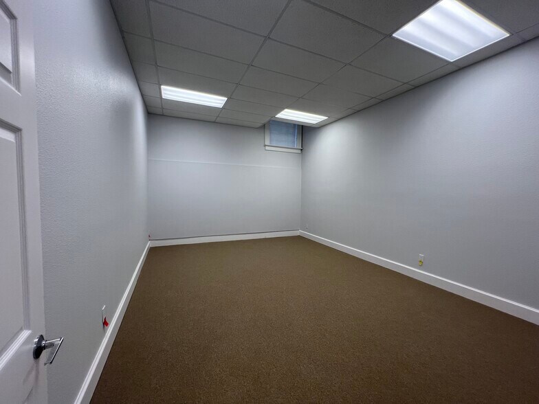 More Photos Of 113 E 3rd St, Taylor Storefront Retail Office For Lease