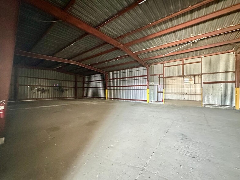 More Photos Of 2435-2453 E 25TH St, Vernon Manufacturing For Lease