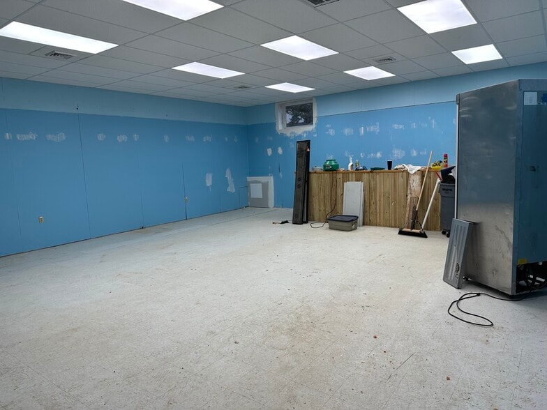 More Photos Of 2501 Penn Ave, West Lawn Storefront Retail Office For Lease