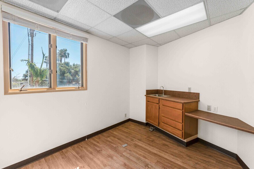 More Photos Of 504 W Pueblo St, Santa Barbara Medical For Sale