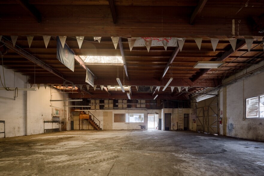 More Photos Of 2433 S Broadway Pl, Santa Ana Auto Salvage Facility For Sale