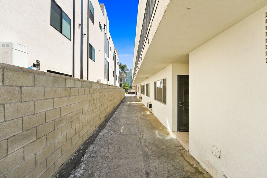 More Photos Of 11763 Hamlin St, North Hollywood Multifamily For Sale