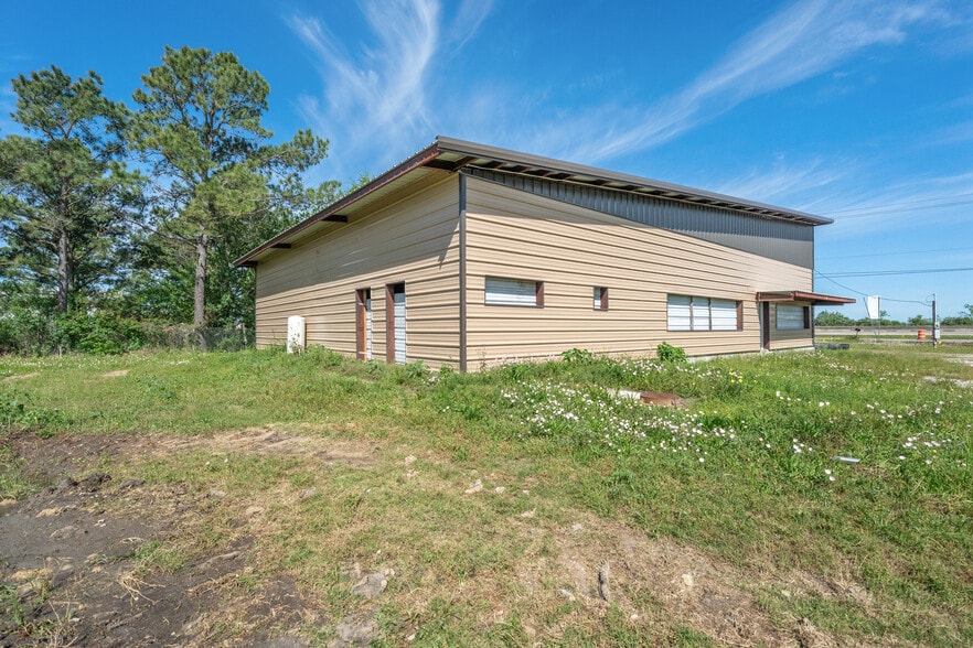 More Photos Of 7304 I-10 E, Baytown Freestanding For Sale