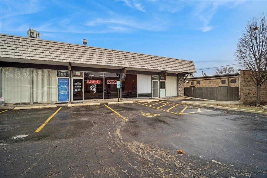 More Photos Of 1226-1238 N River Rd, Mount Prospect Freestanding For Lease