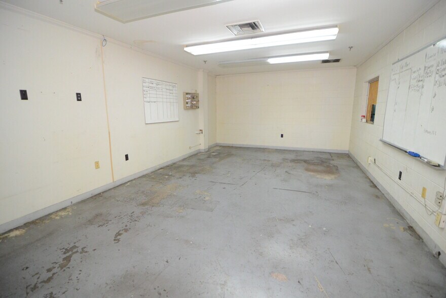 More Photos Of 1214 State Highway 34 E, Winnsboro Industrial For Sale
