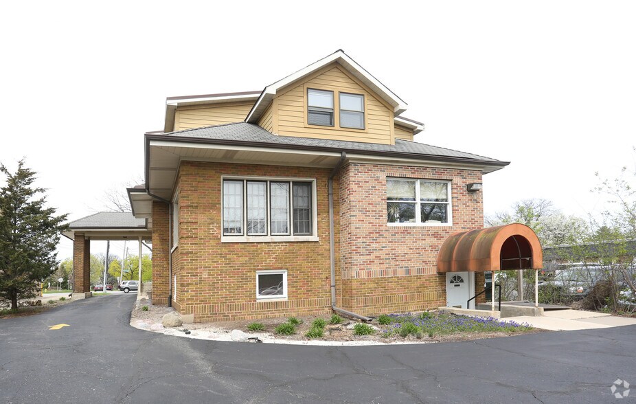 More Photos Of 402 E Roosevelt Rd, Wheaton Office For Sale