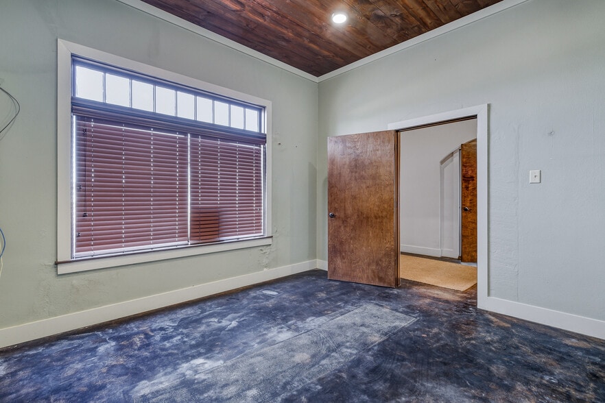 More Photos Of 1000 Louisville Ave, Monroe Office For Sale