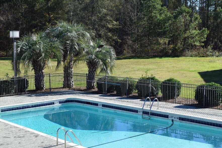 More Photos Of 1301 4th St, Hartsville Hotel For Sale