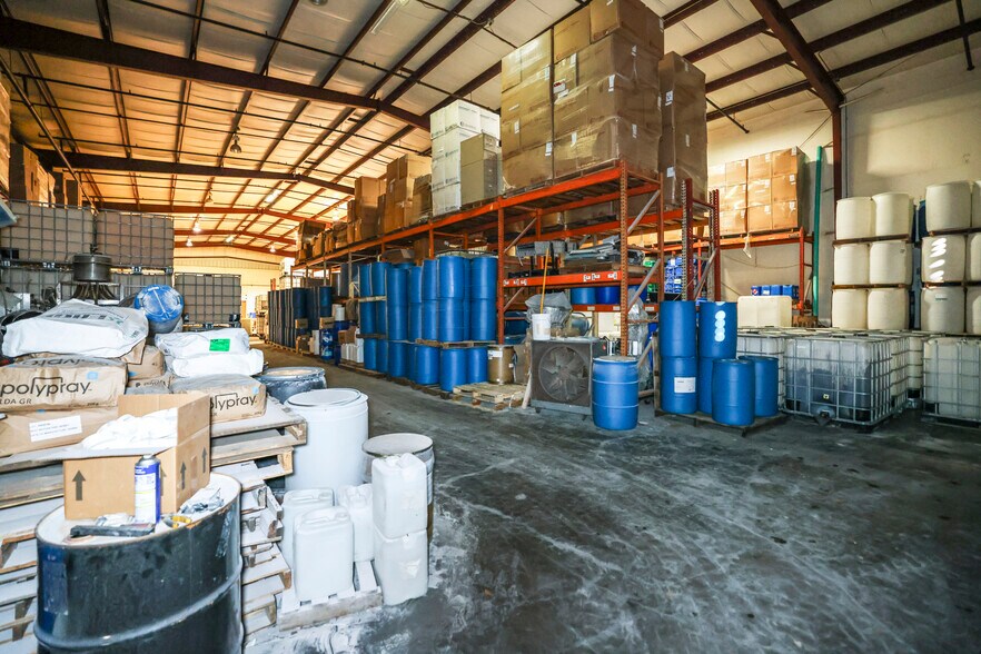 More Photos Of 1555 Sunshine Dr, Clearwater Warehouse For Sale