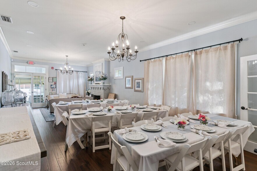 More Photos Of 1908 Gloucester St, Brunswick Restaurant For Sale