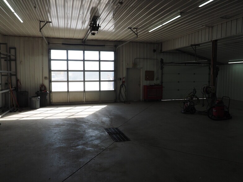 More Photos Of 9430 N Karen Dr, Mooresville Light Distribution For Lease