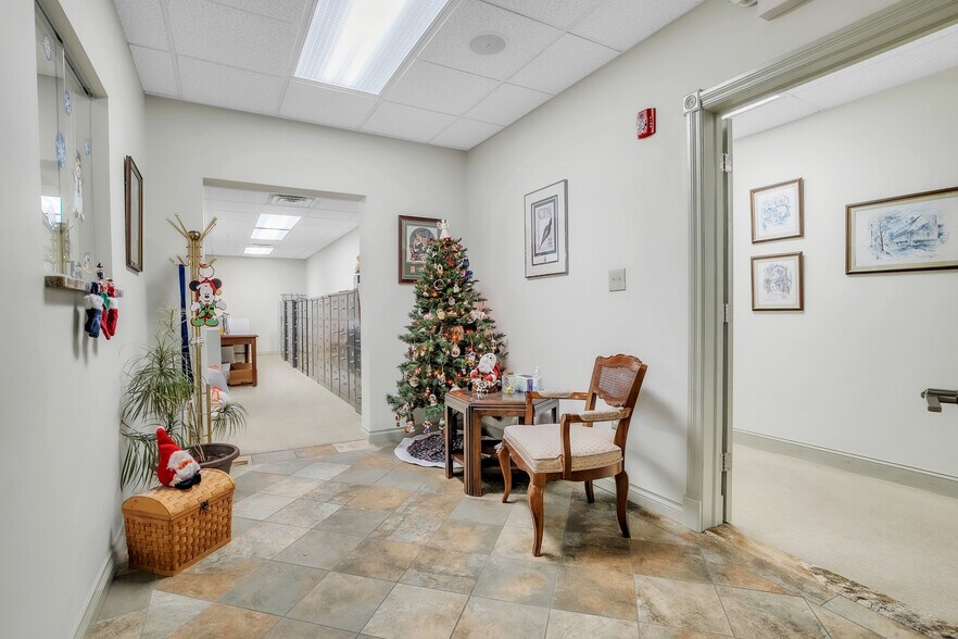 More Photos Of 1450 Pa-51, Clairton Office For Lease