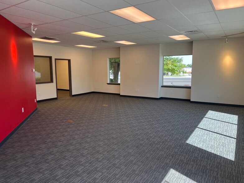 More Photos Of 8601 W Clearwater Ave, Kennewick Office For Sale