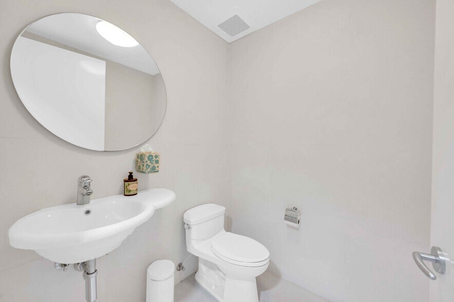 More Photos Of 4621 Ponce De Leon Blvd, Coral Gables Office For Sale