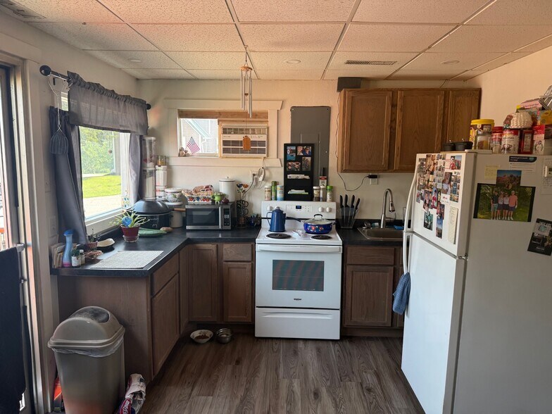 More Photos Of 104 W Main St, Floris Apartments For Sale