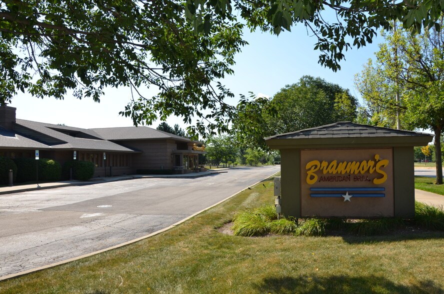 More Photos Of 300 Veterans Pky, Bolingbrook Restaurant For Sale