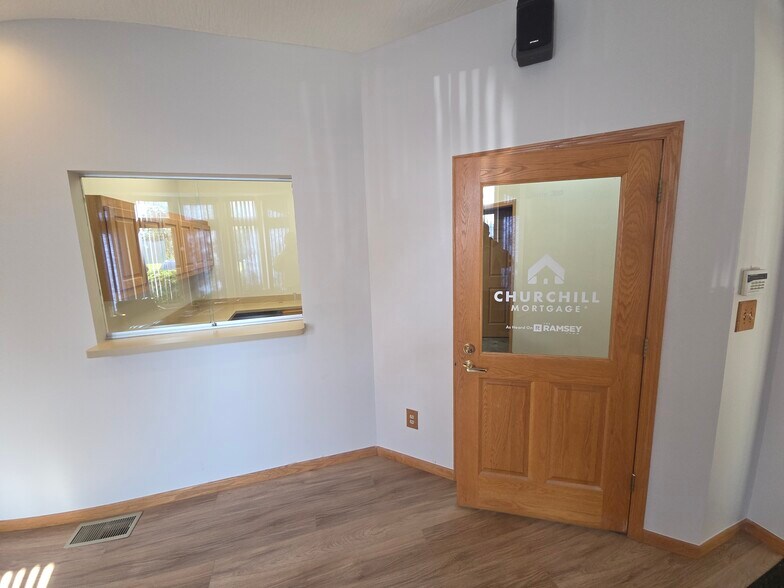 More Photos Of 4000 Parkmead Dr, Grove City Medical For Lease