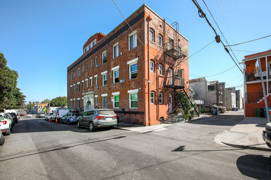 More Photos Of 120 Westminster Ave, Venice Apartments For Sale