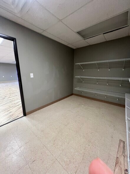 More Photos Of 10580 Barkley St, Overland Park Medical For Sale