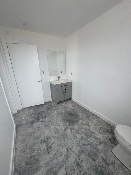 More Photos Of 1100 County Road 108, Hutto Warehouse For Lease