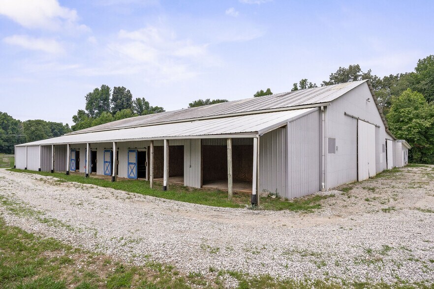 More Photos Of 1499 W Whitehall Rd, Cookeville Light Distribution For Sale