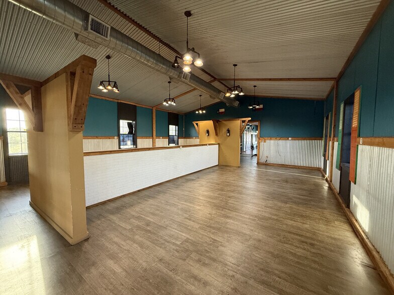 More Photos Of 2005 W FM 917, Joshua Bar For Lease