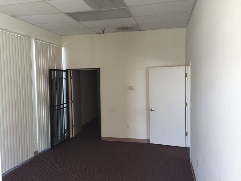 More Photos Of 21651 W Manning Ave, San Joaquin Unknown For Lease