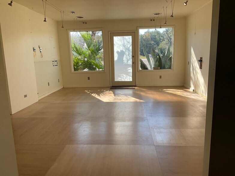 More Photos Of 2010 Wappoo Dr, Charleston Office Residential For Lease