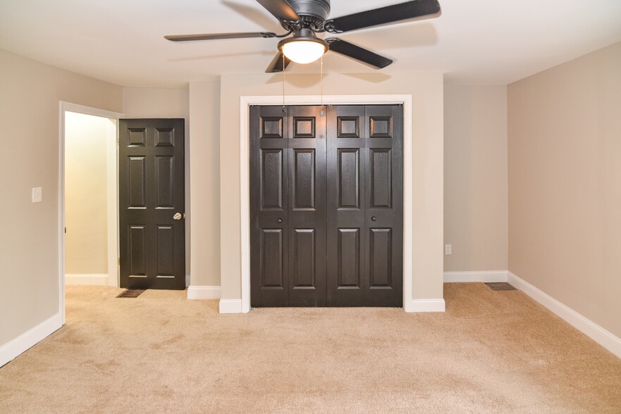 More Photos Of 15 Sollers Point Rd, Dundalk Multifamily For Sale