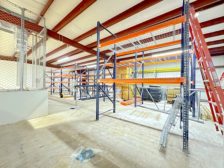 More Photos Of 532 International Pl, Rockledge Warehouse For Lease