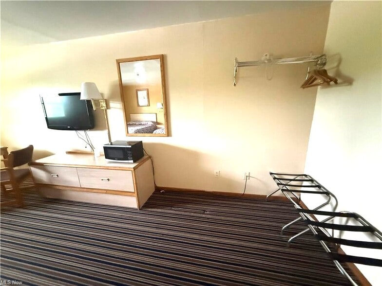 More Photos Of 6405 Glenn Hwy, Cambridge Hotel For Sale