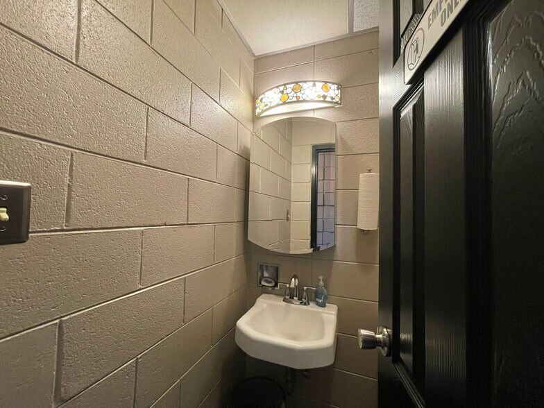 More Photos Of 1001 W Broadway St, Muskogee Medical For Sale