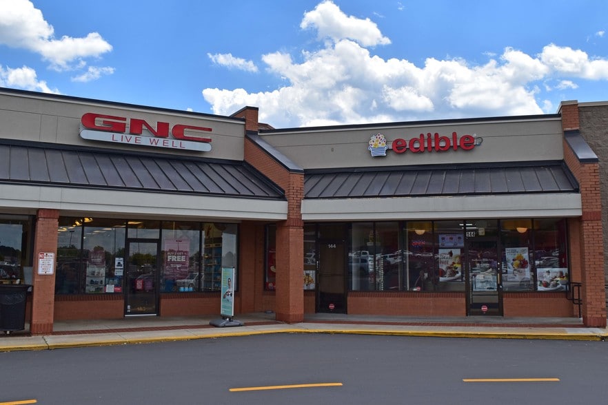 More Photos Of 100 Spalding Square, Griffin Unknown For Lease