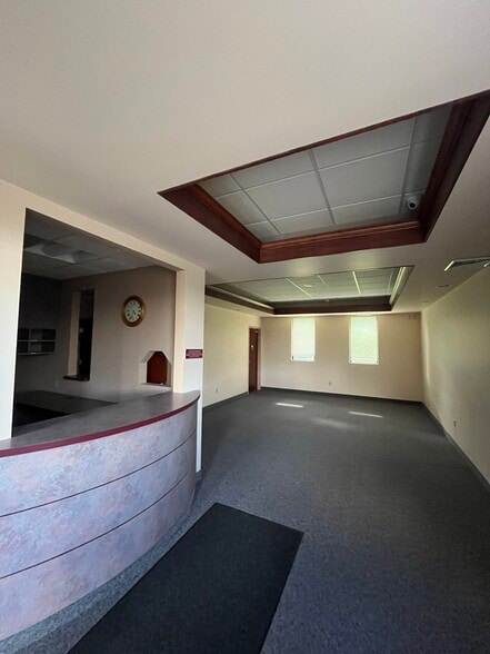 More Photos Of 405 Kays Dr, Normal Medical For Sale