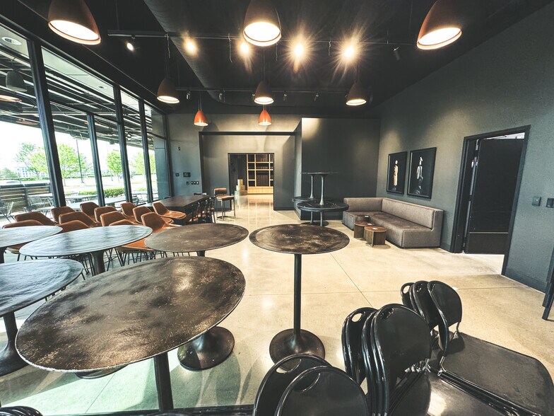 More Photos Of 2121 S Bellview Rd, Rogers Freestanding For Lease