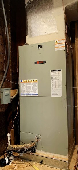 More Photos Of 127 Lewis St, San Antonio Office For Sale