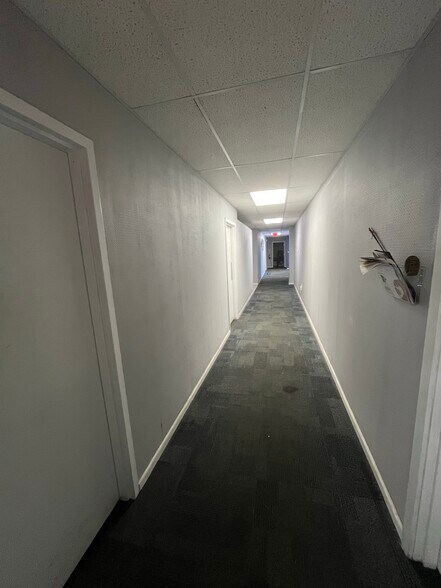 More Photos Of 1985 Oakland Park Ave, Columbus Warehouse For Lease