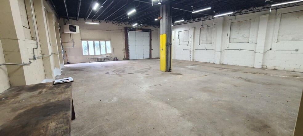 More Photos Of 515 N Lincoln Ave, Bridgeport Light Manufacturing For Lease