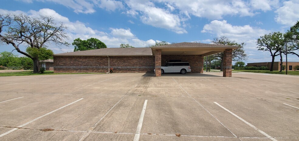 More Photos Of 626 W Main St, Fairfield Lodge Meeting Hall For Lease