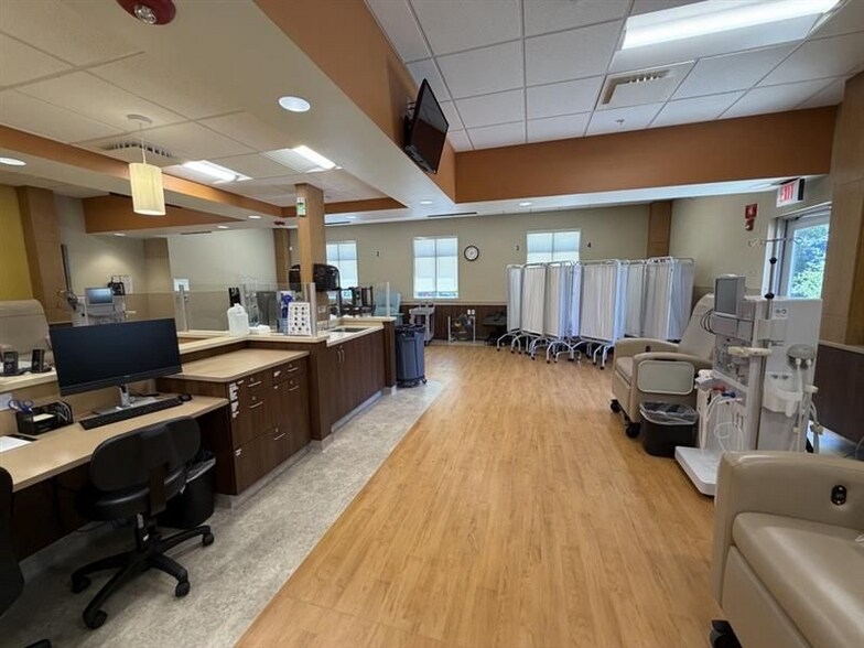 More Photos Of 801 W Bristol St, Elkhart Medical For Lease