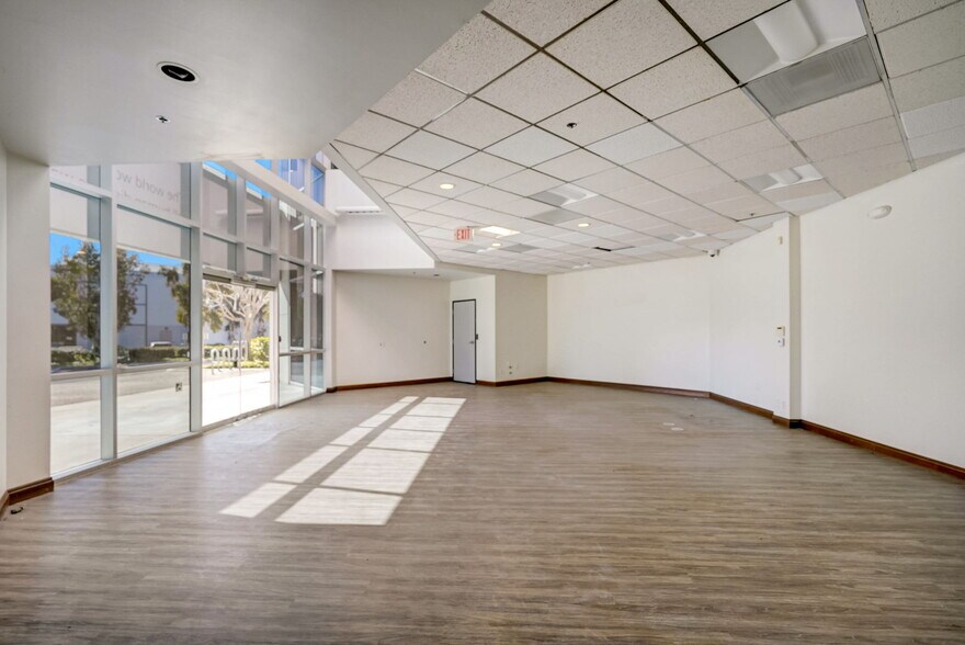 More Photos Of 15 Argonaut, Aliso Viejo Research And Development For Sale