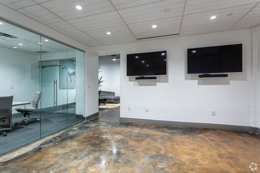 More Photos Of 1309 Main St, Dallas Multifamily For Sale